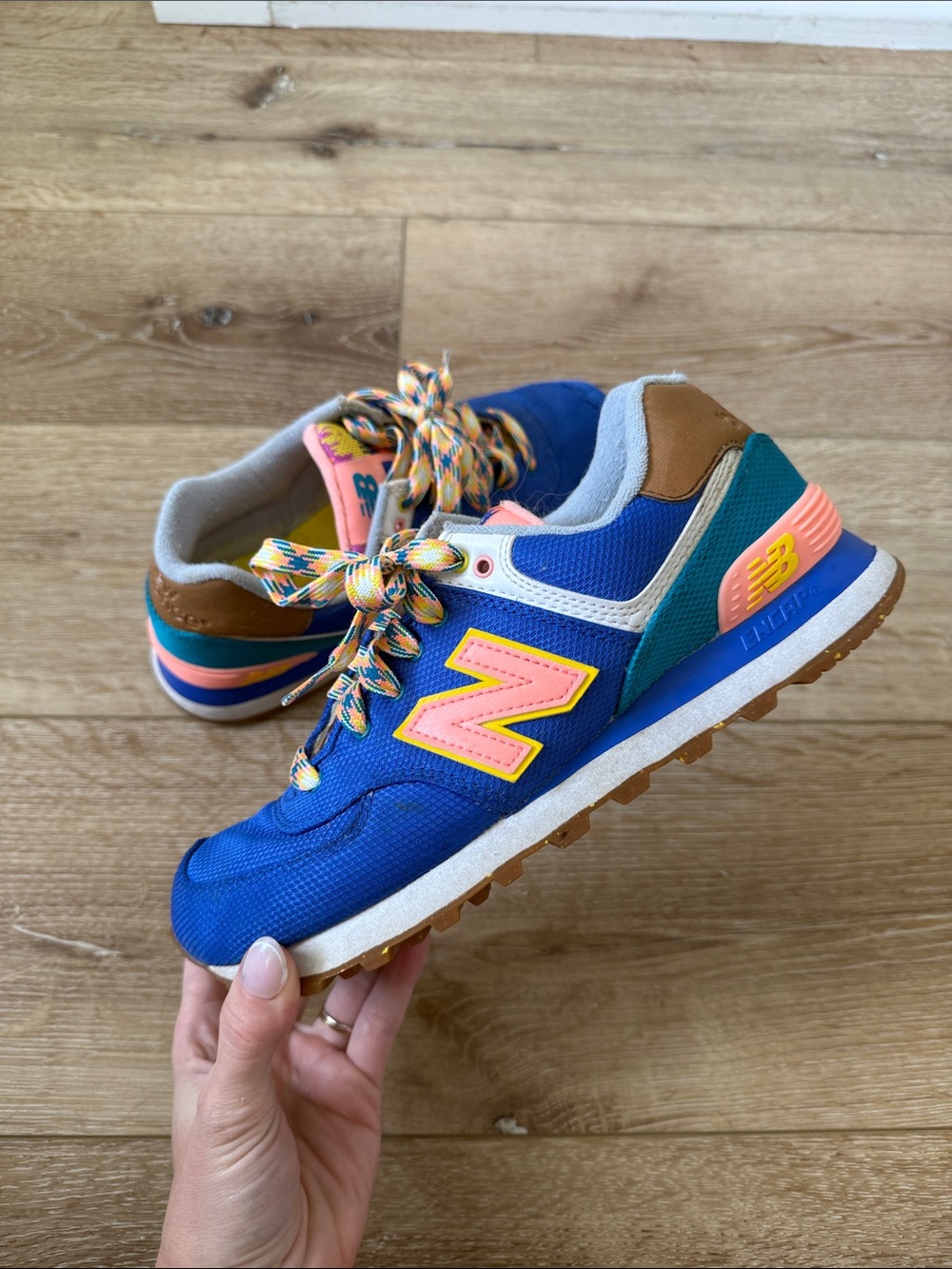 New Balance Blue & Pink Retro Trail Sneakers - Picture 2 of 4